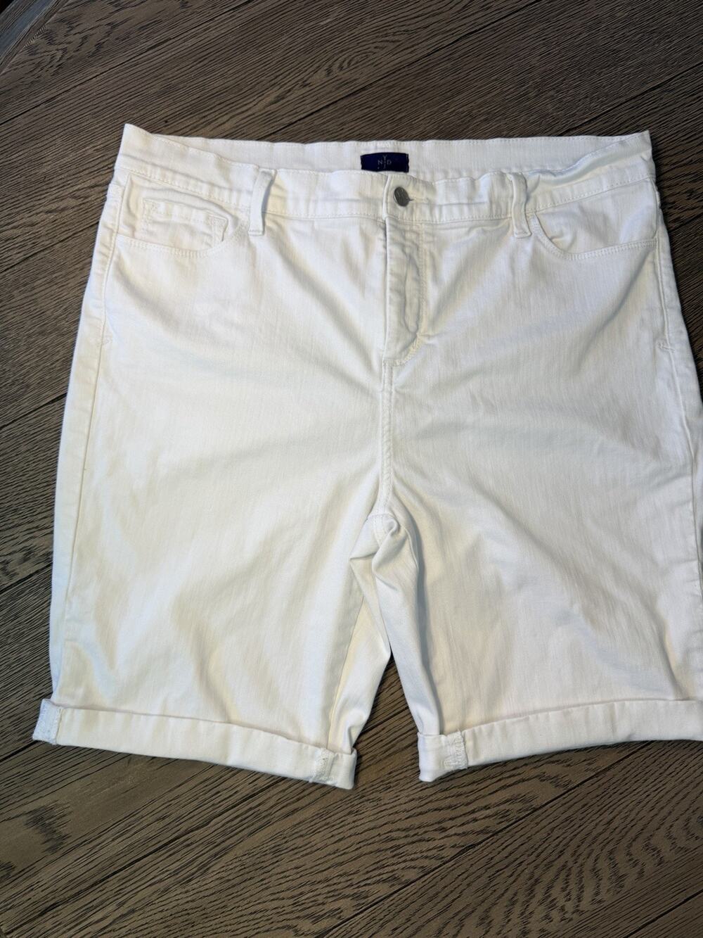 Women's NYDJ Lift & Tuck Technology White Stretch Shorts Rolled Cuff Size 18w